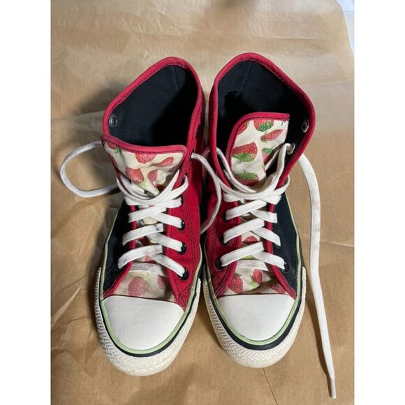 Converse contrast color with cute strawberry  accent details size 7 - Picture 10 of 15